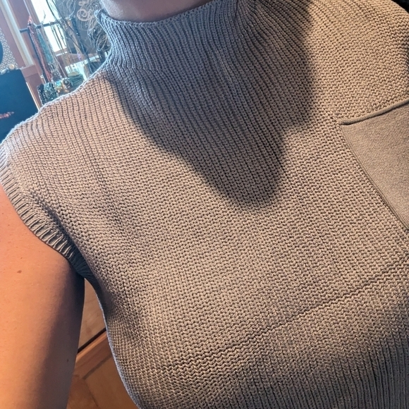 Check OUT CLOSET! FROM WHERE I POSH😉 CUTE OUTFIT🥰 - Picture 3 of 10